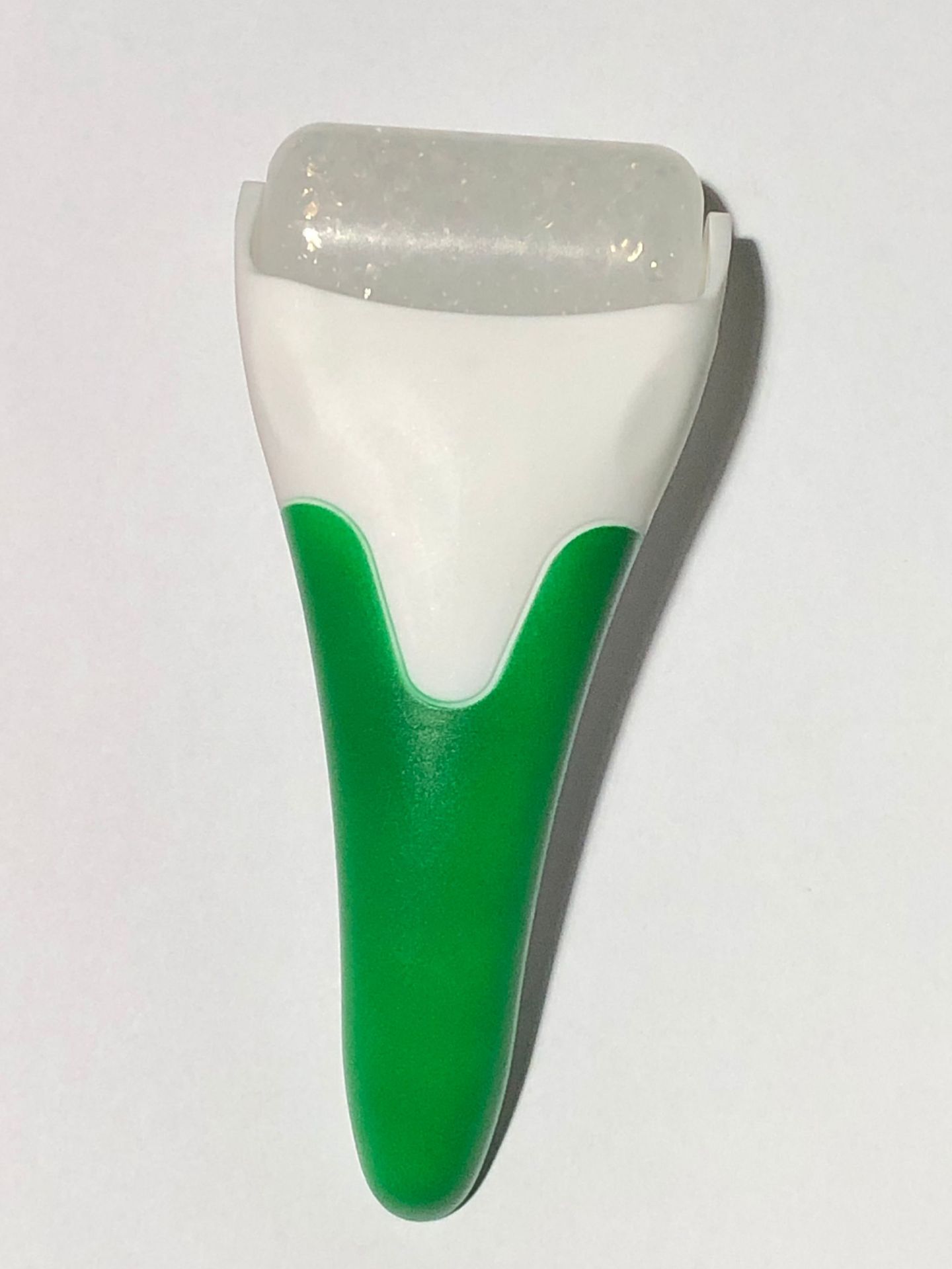 Glow-On-the-Go Ice Roller – Your Daily Cool-Down for Smooth, Radiant Skin