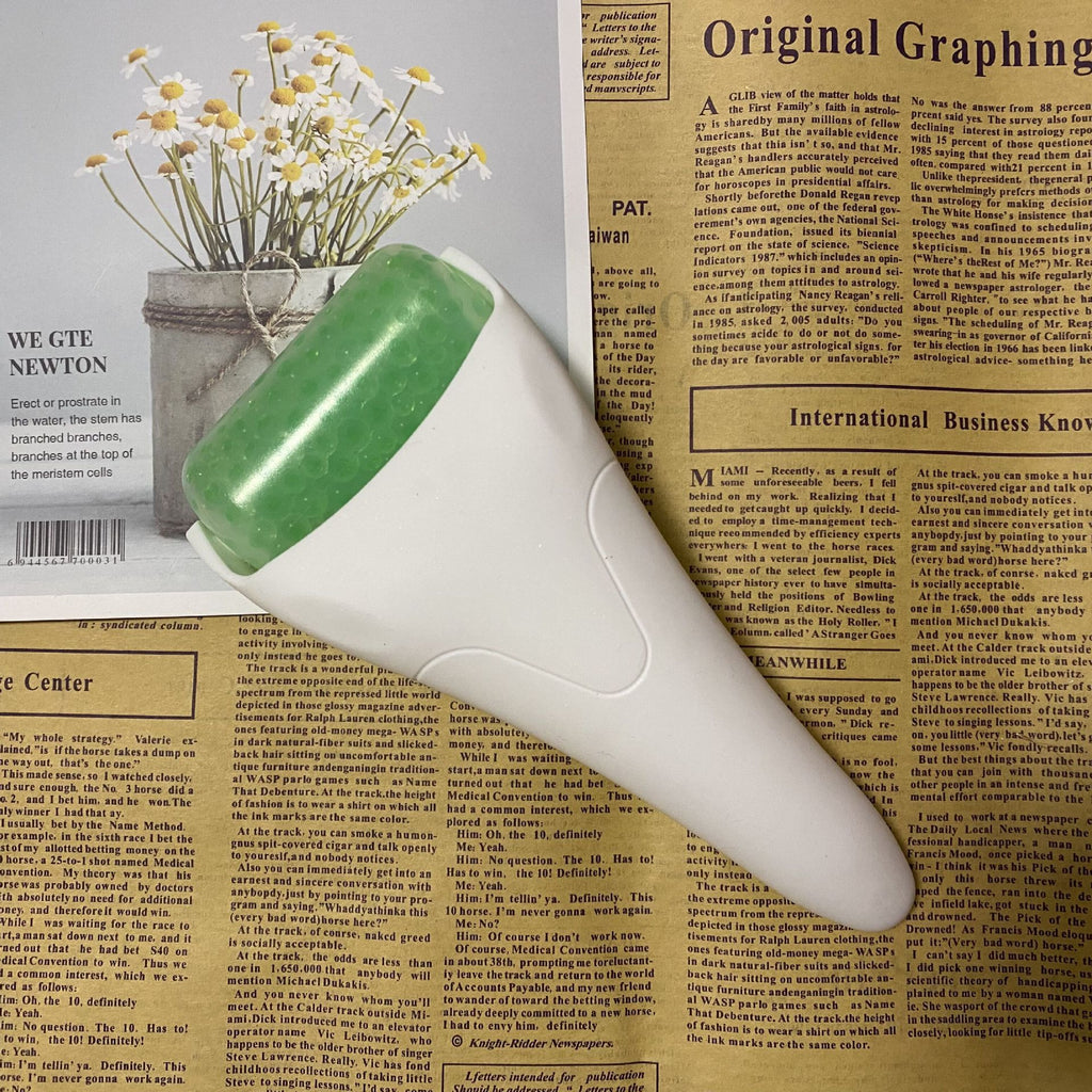 Glow-On-the-Go Ice Roller – Your Daily Cool-Down for Smooth, Radiant Skin
