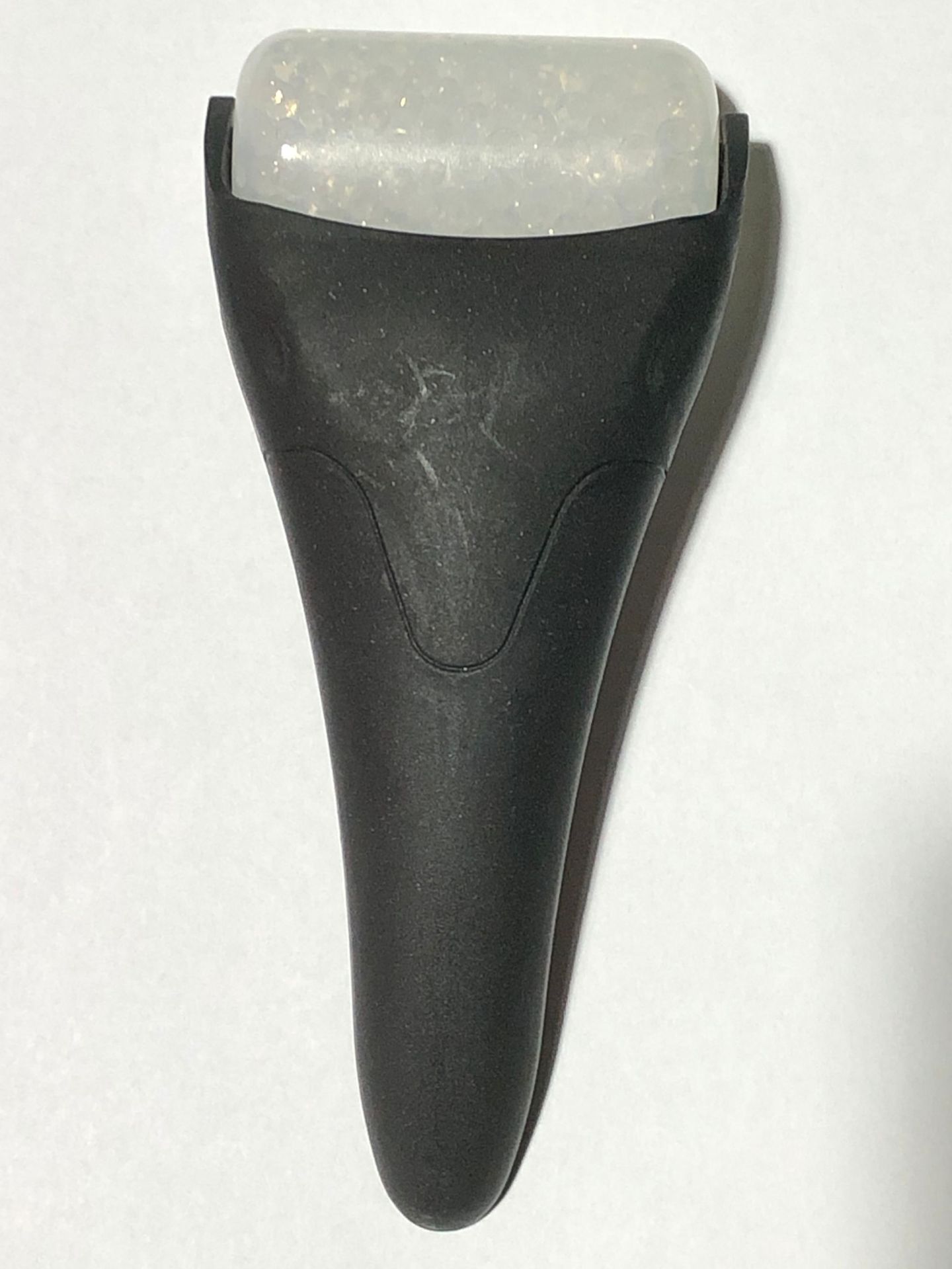 Glow-On-the-Go Ice Roller – Your Daily Cool-Down for Smooth, Radiant Skin