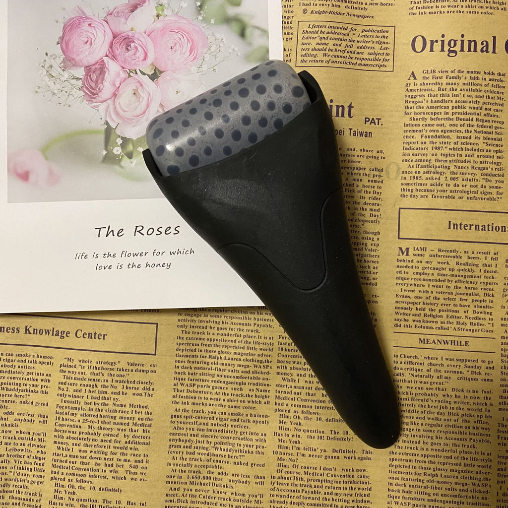 Glow-On-the-Go Ice Roller – Your Daily Cool-Down for Smooth, Radiant Skin