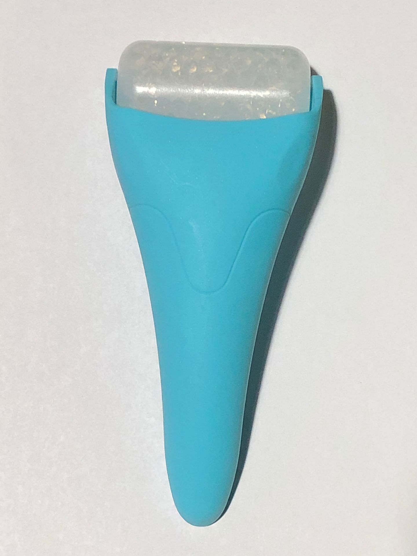 Glow-On-the-Go Ice Roller – Your Daily Cool-Down for Smooth, Radiant Skin